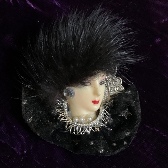 Vintage Fancy Lady Brooch - Picture 2 of 12